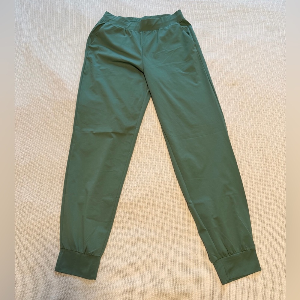 Uniqlo Airism women’s green Joggers size small